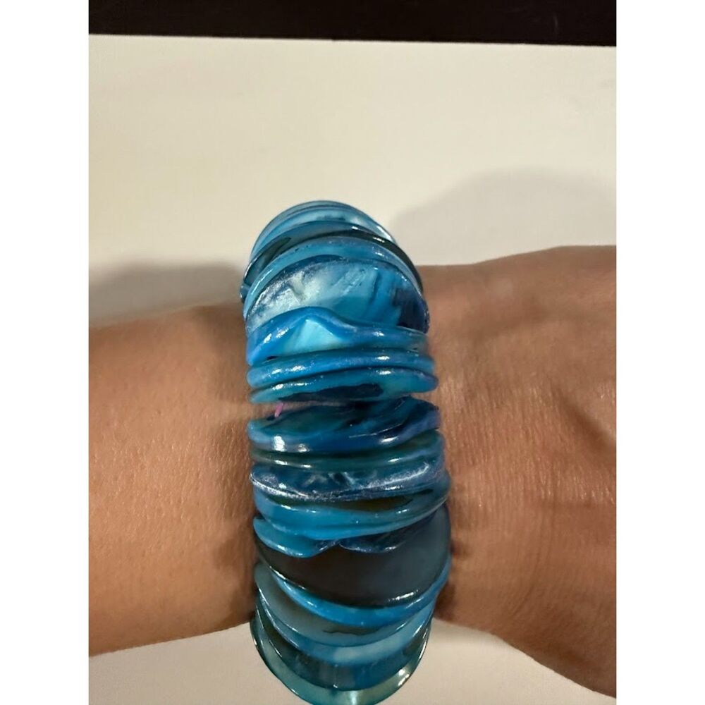 🌴vintage blue stretch bracelet made from dyed shell